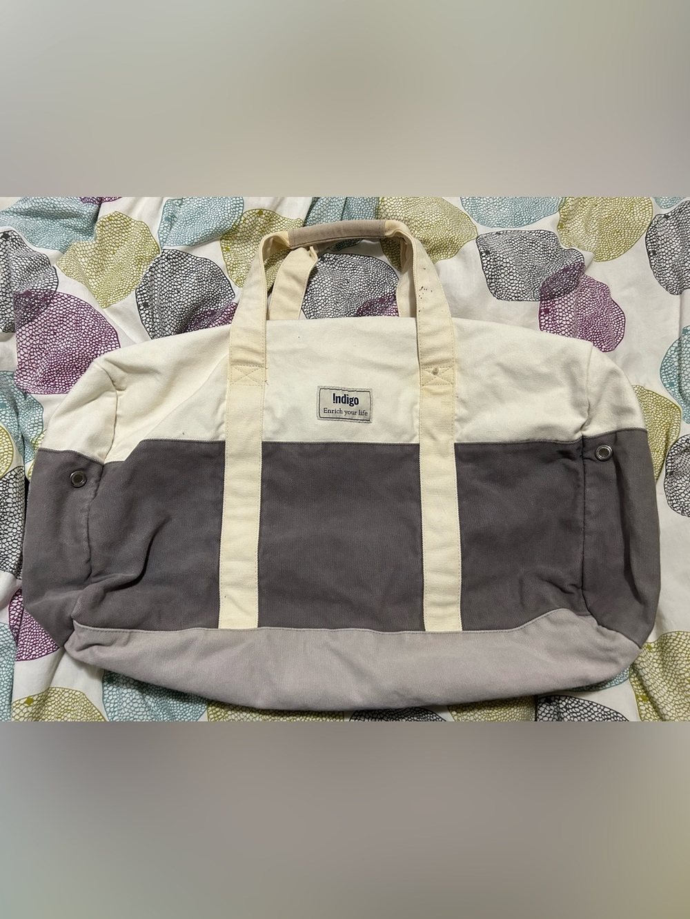 Indigo Two-Tone Canvas Travel Bag in Cream and Gray